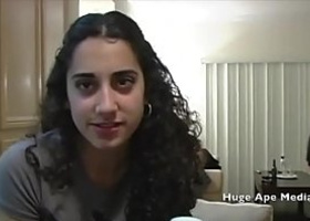 Exotic woman arrives to the house for fucking