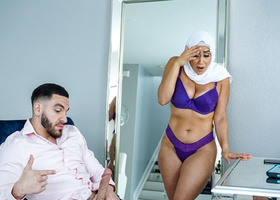 Arab Step Mommy Carmela Clutch Cleans The  Wearing Nothing But Her Hijab rage-rage Mylf
