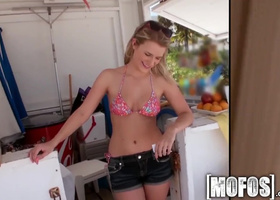 Blonde comes to get better acquainted with cameraman