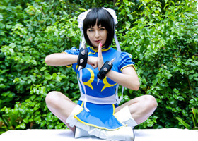 Cosplaying teenage girl gets her asshole fucked